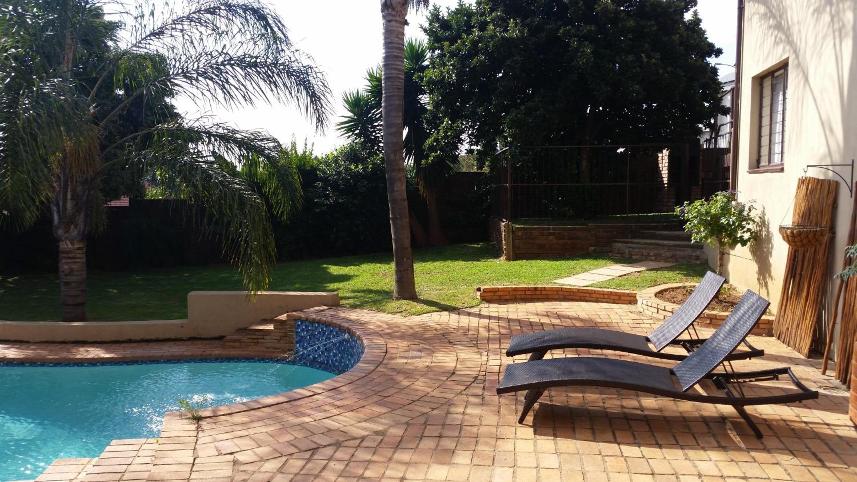 Apartment with Pool View photo 2