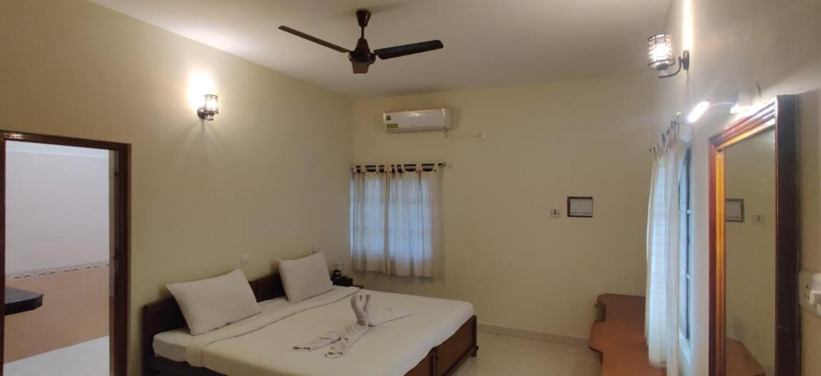 Double or Twin Room with Bathroom photo 1