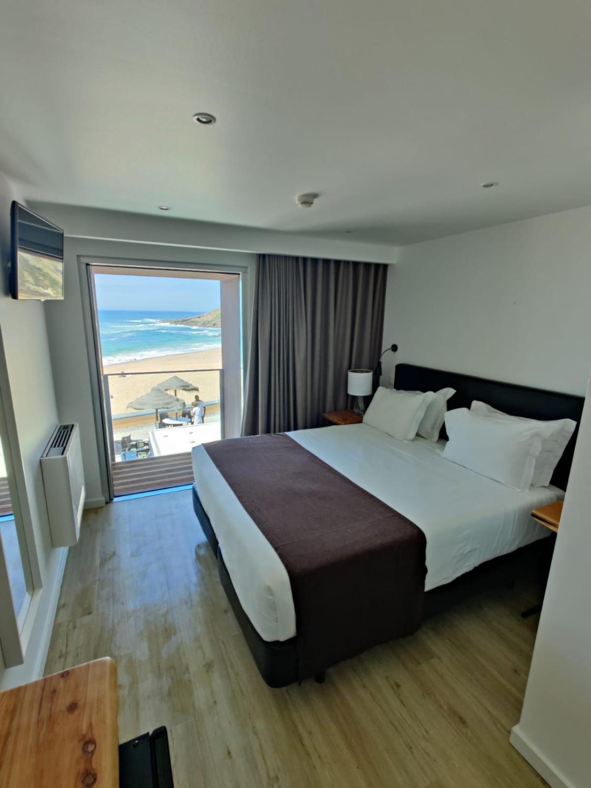 Double Room with Balcony  and Frontal Sea View
