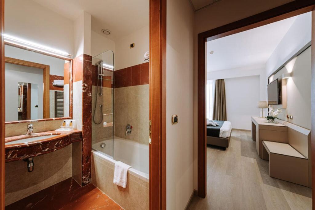 Double Room - Photo 3