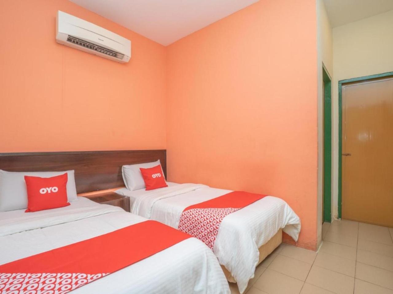 Standard Twin Room - Photo 2