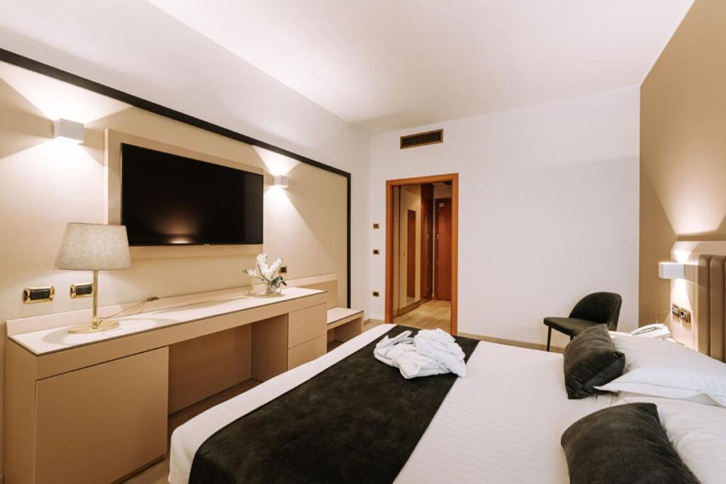 Double Room - Photo 5