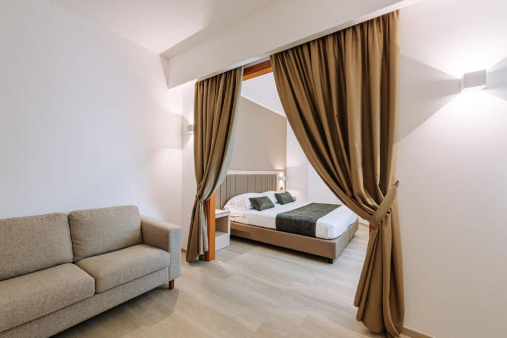 Deluxe Junior Suite - Photo 4