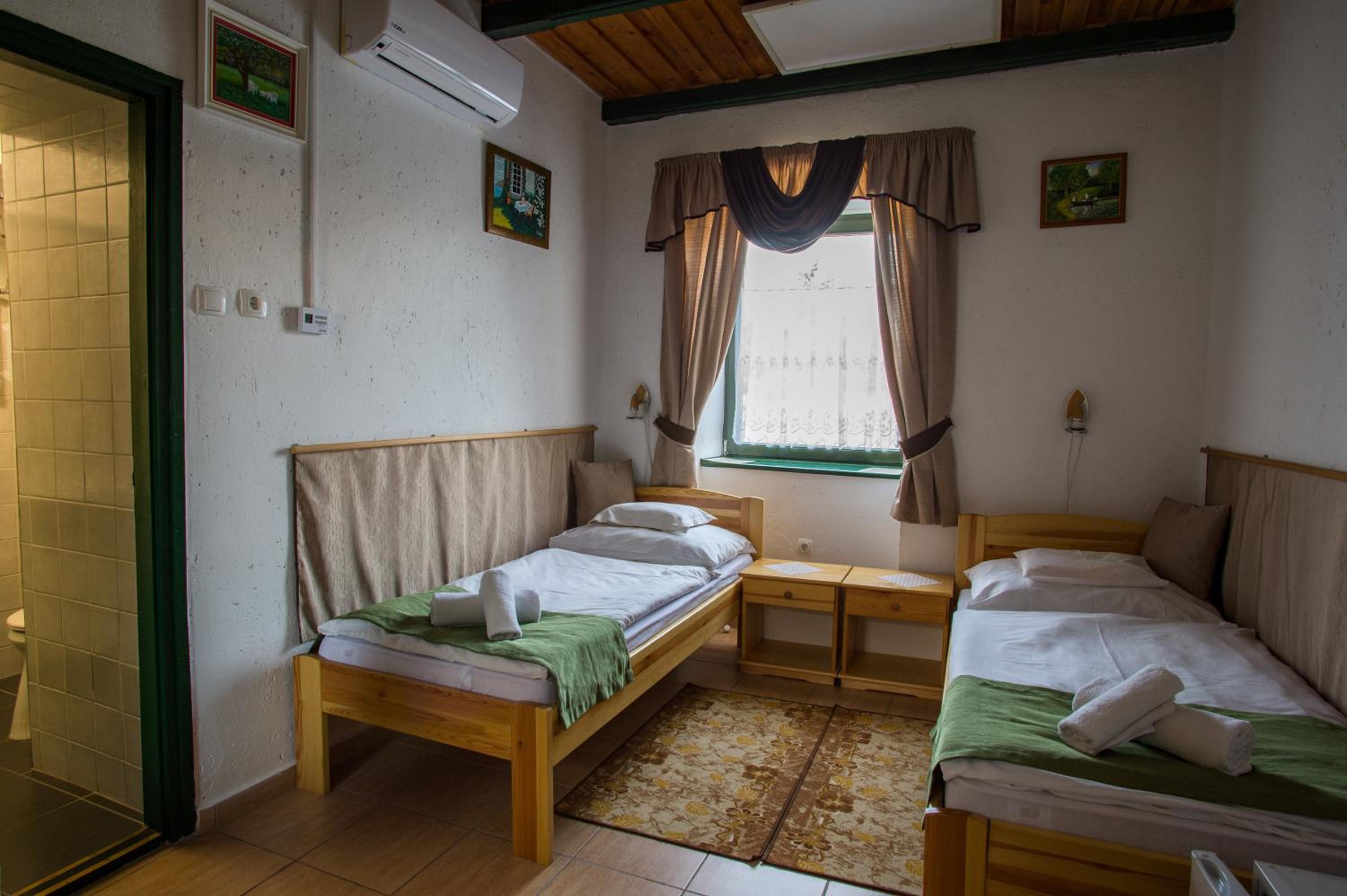 Double or Twin Room photo 2