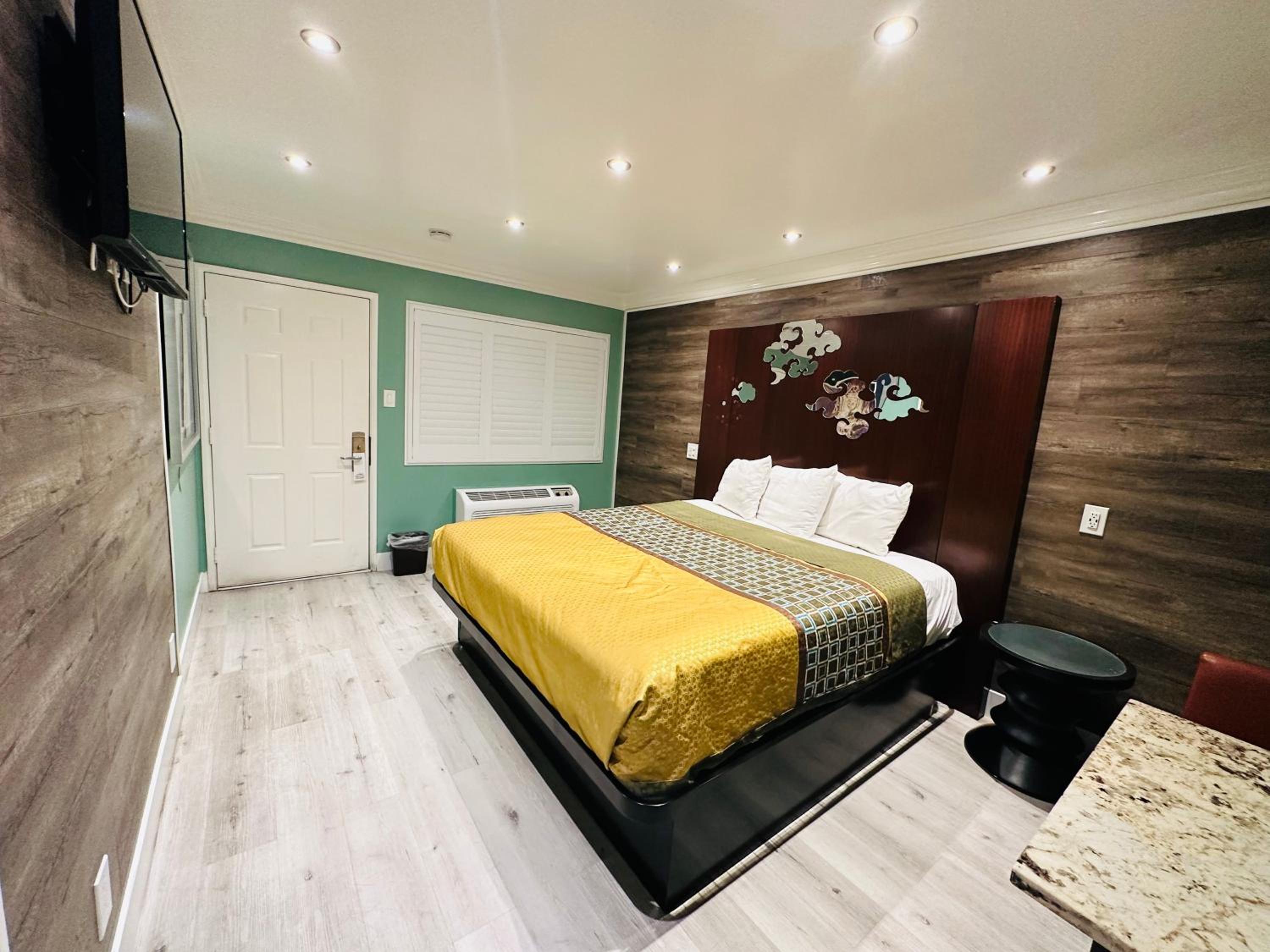 Standard King Room - Photo 1