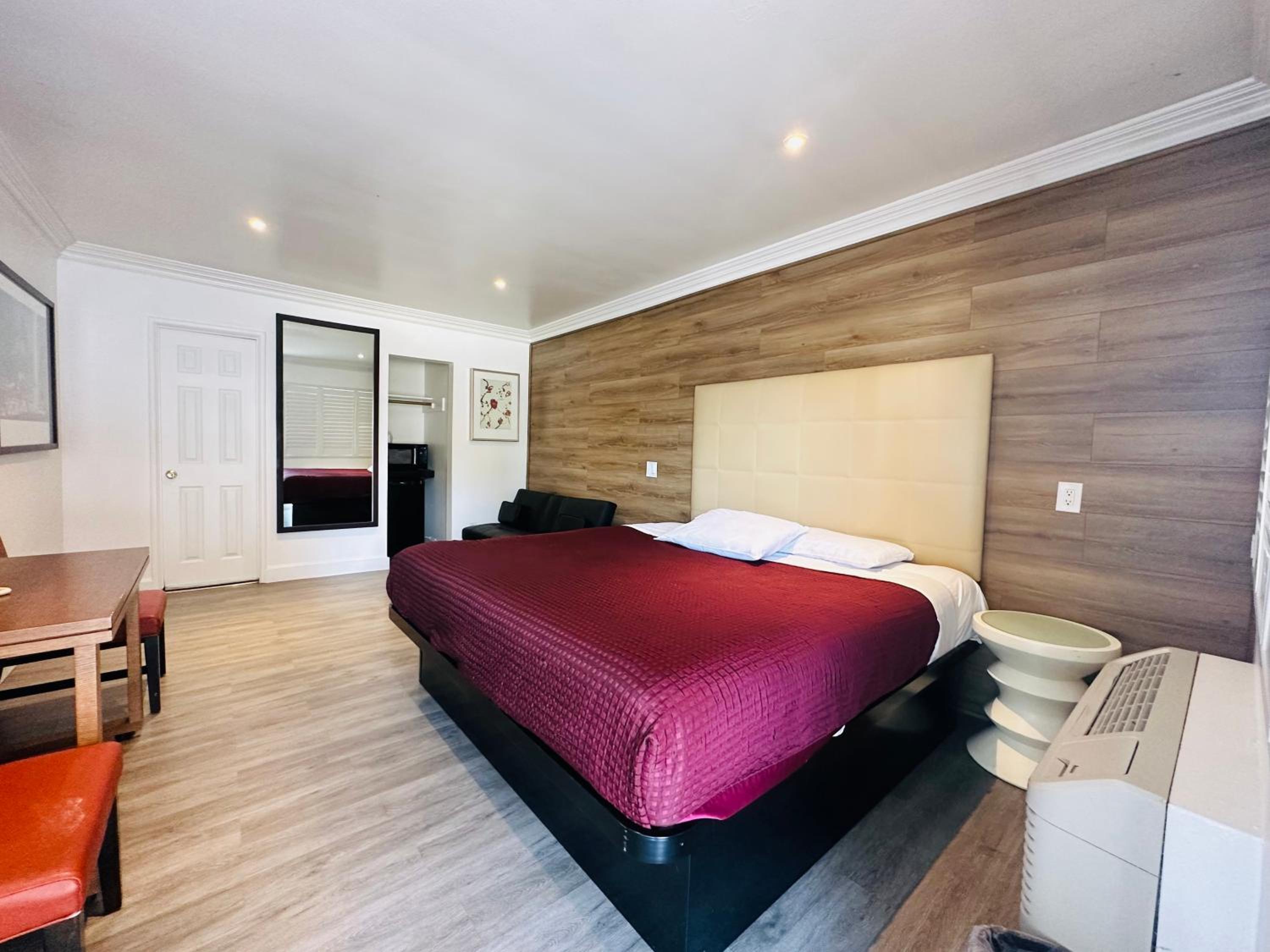 King Suite - Photo 9