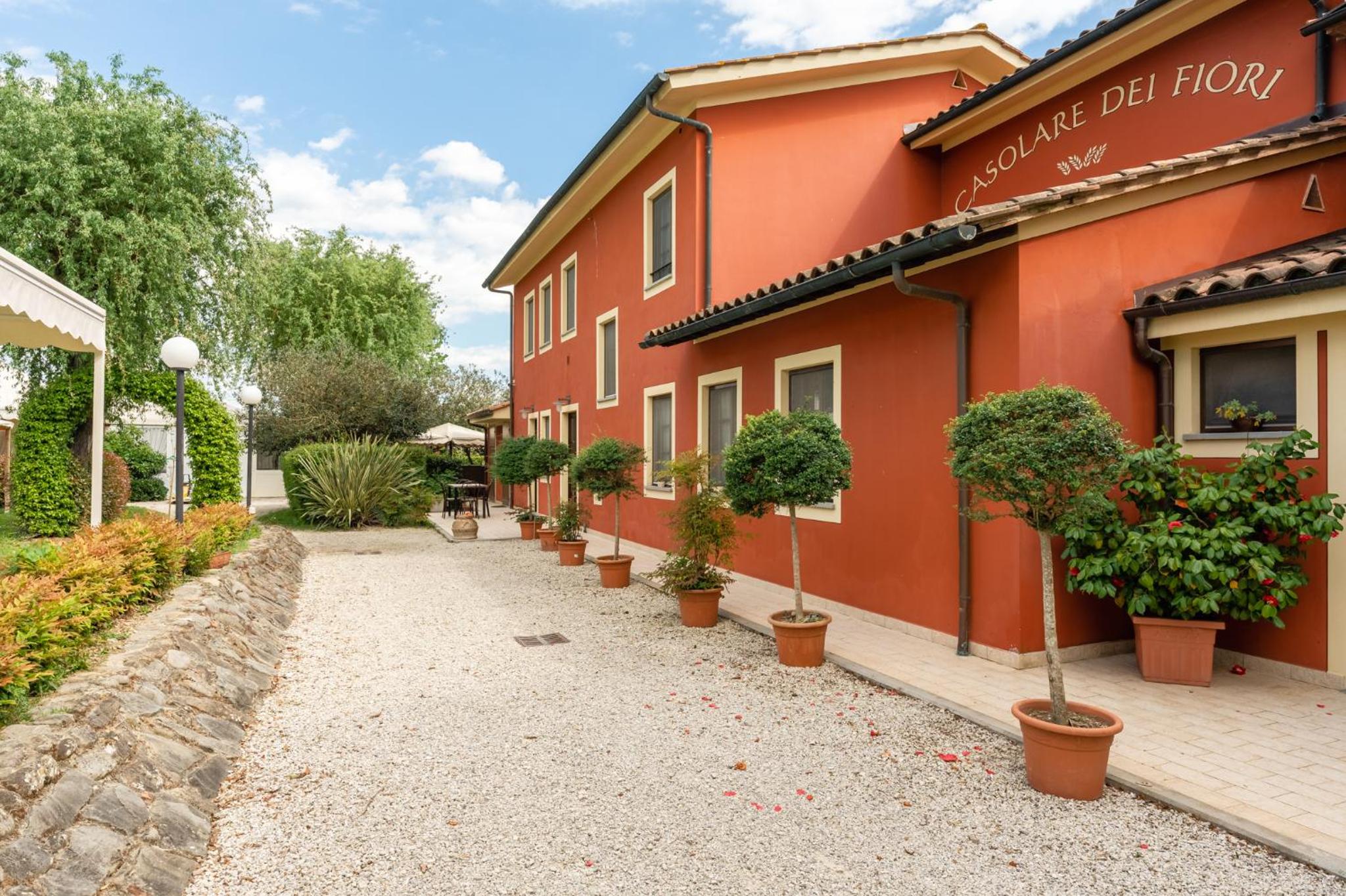 Two-Bedroom Deluxe Apartment with Garden View photo 2