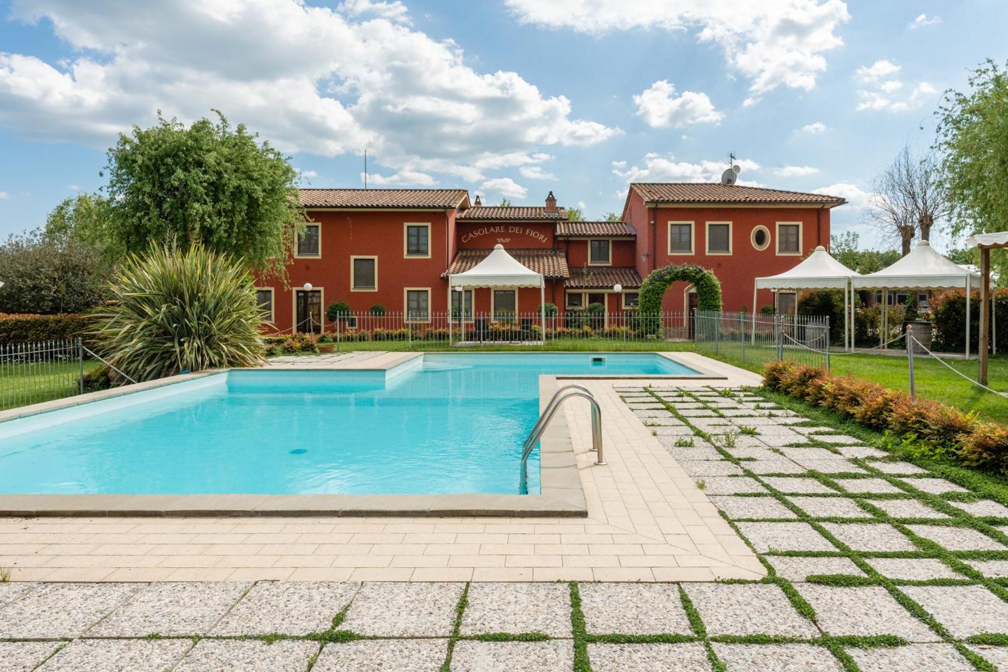 Two-Bedroom Deluxe Apartment with Garden View photo 3