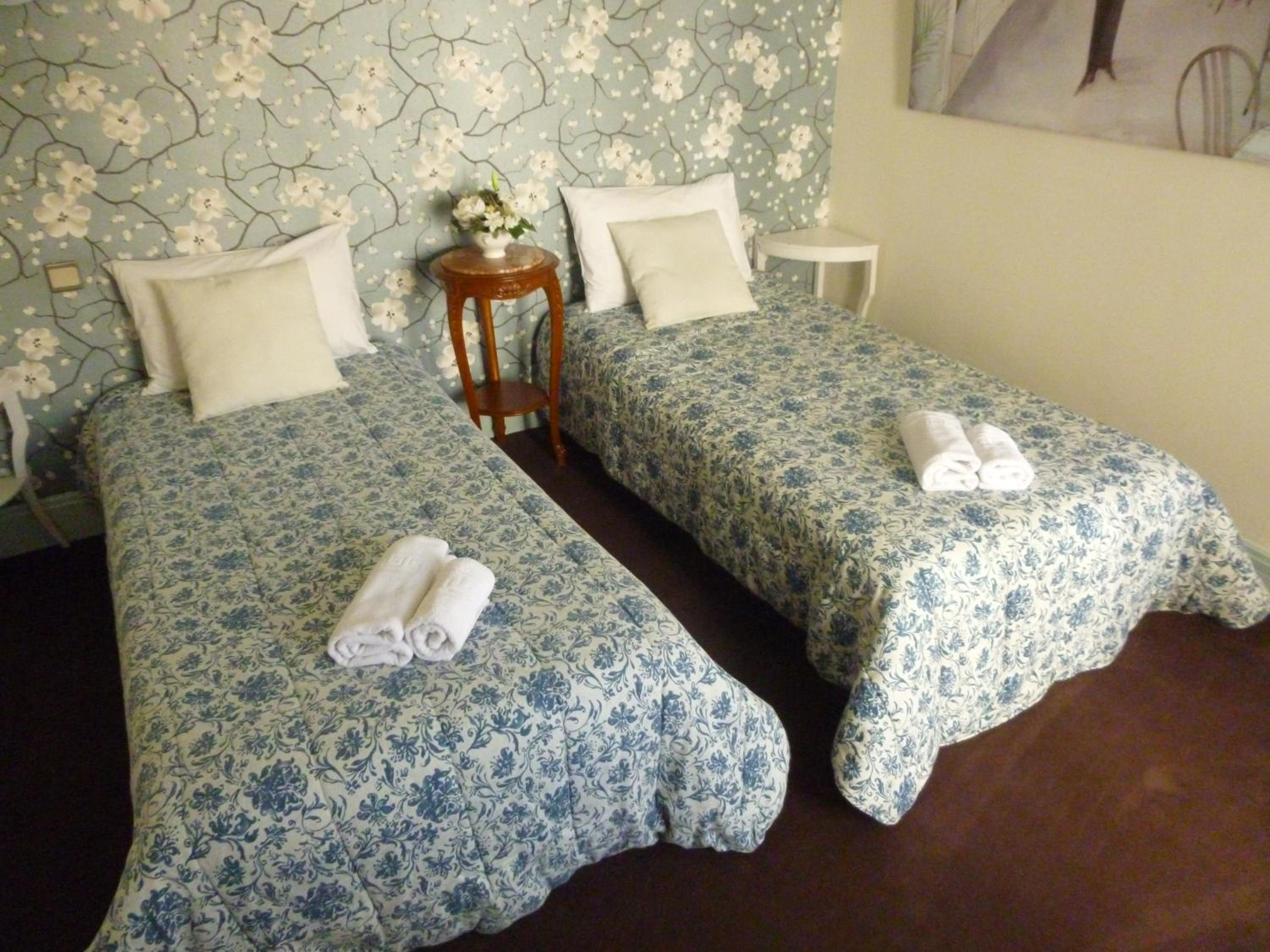 Twin Room - Photo 2