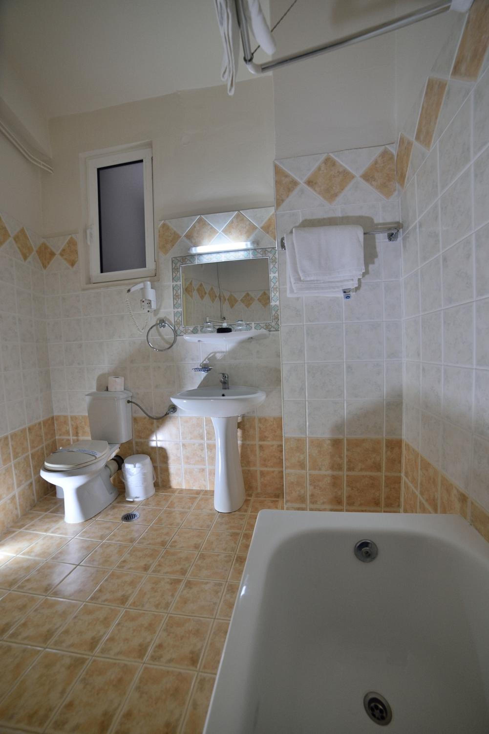 Double Room - Photo 9