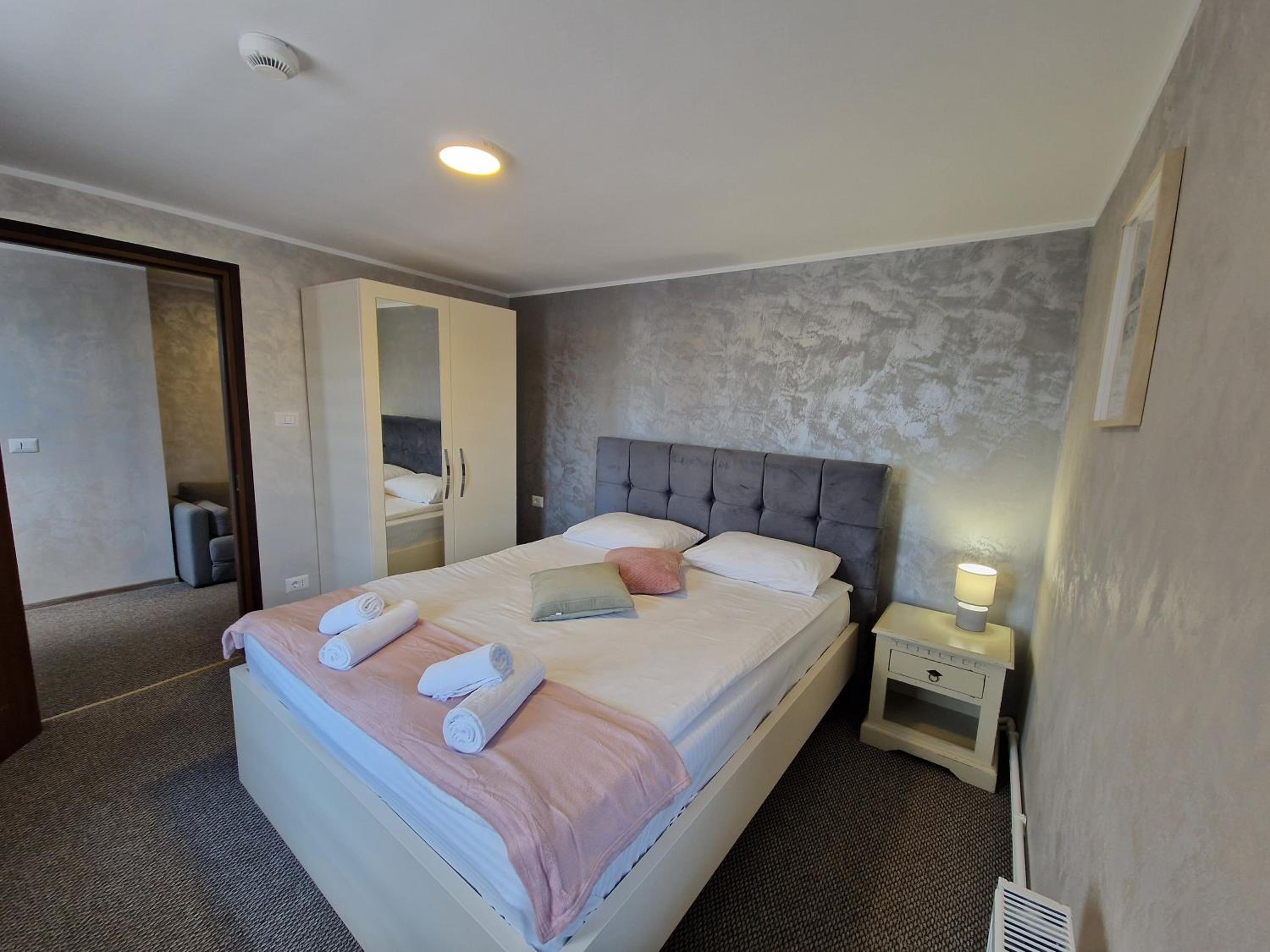 Suite - Photo 2