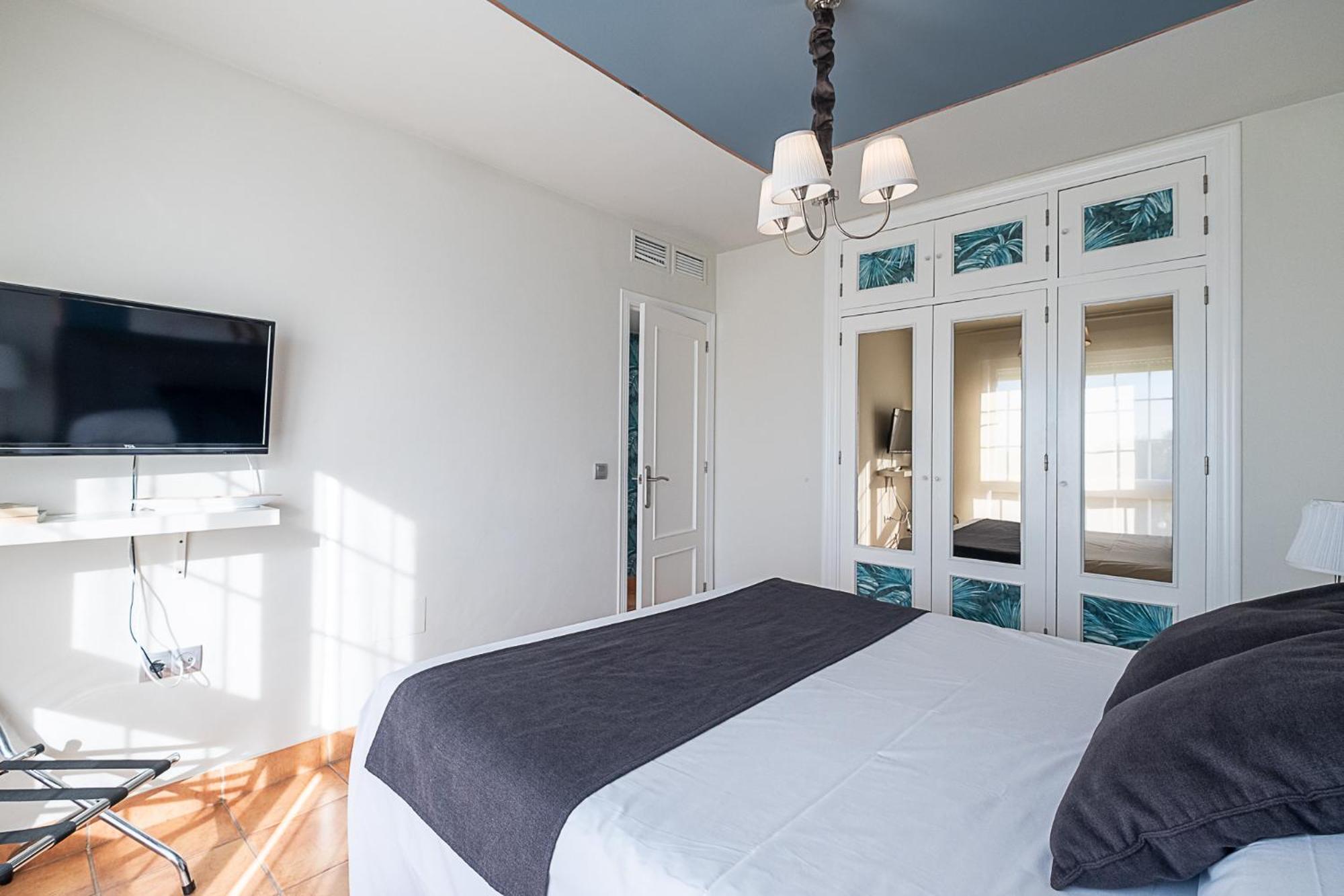 One-Bedroom Apartment - Photo 4
