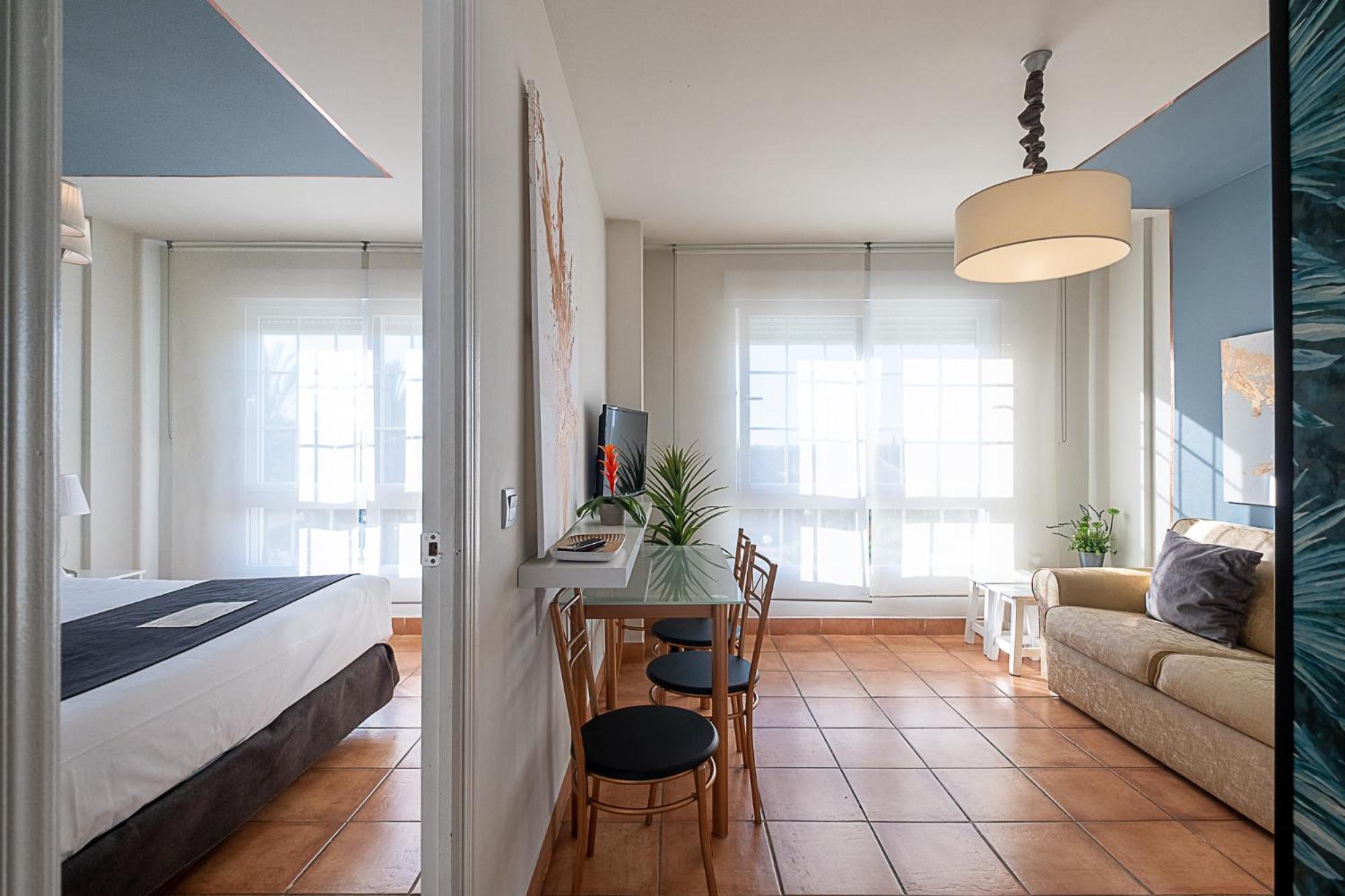 One-Bedroom Apartment - Photo 2