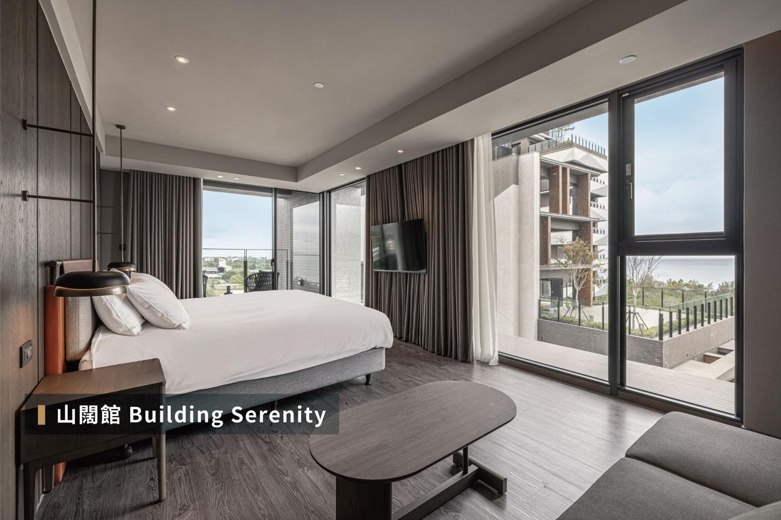 Building Serenity - Executive Superior Junior Suite with Ocean View - Photo 1