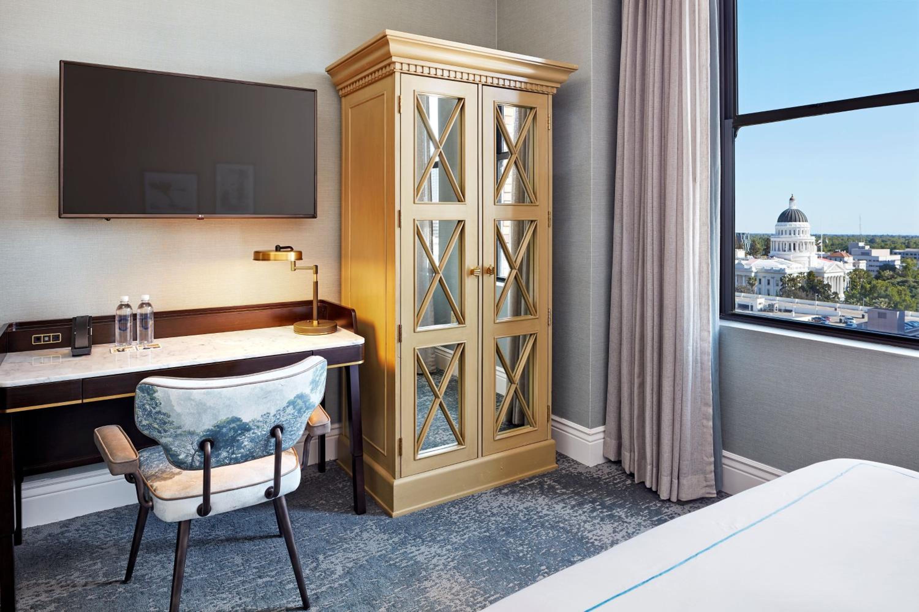 One-Bedroom Suite - Photo 1