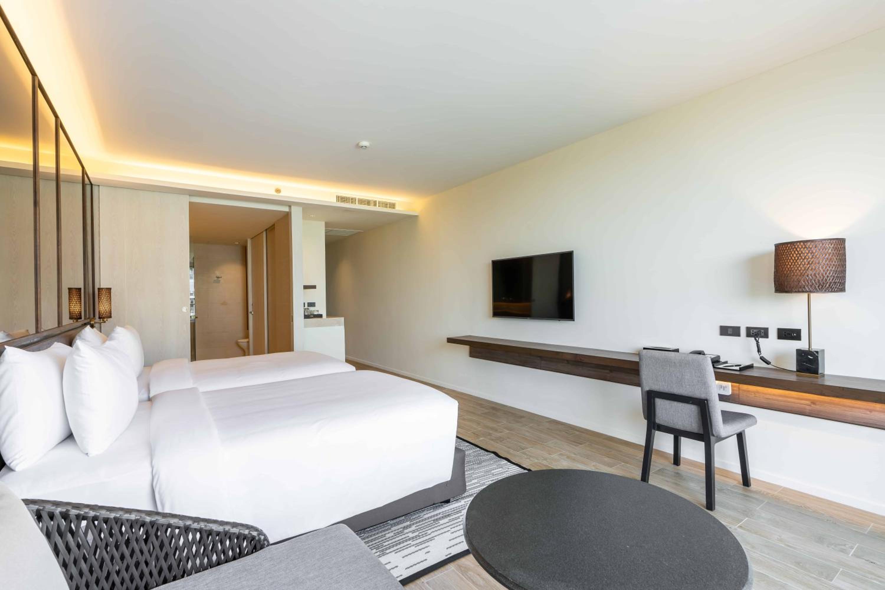 Deluxe Family Room Only - Photo 2