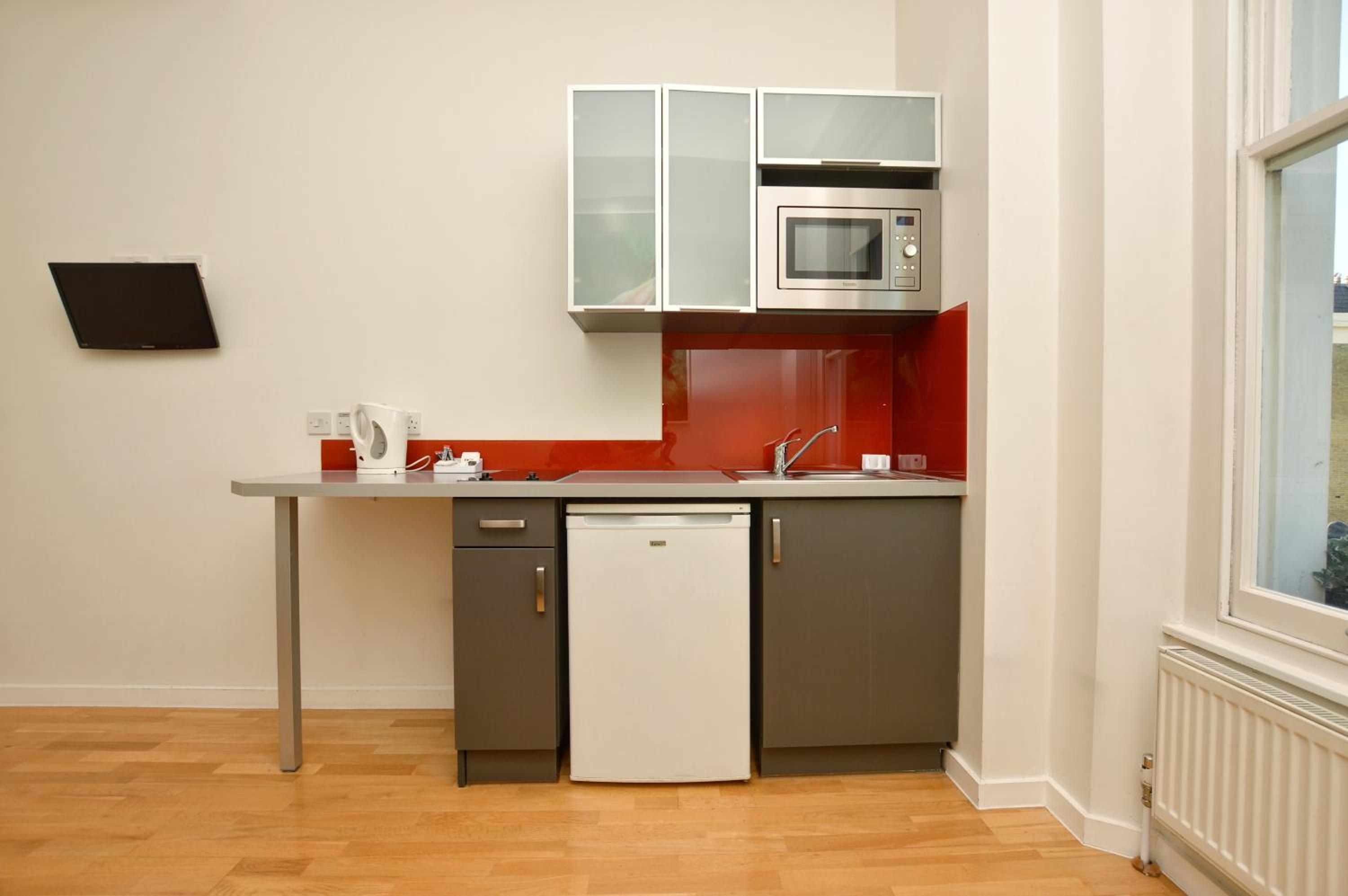 One-Bedroom Apartment photo 2