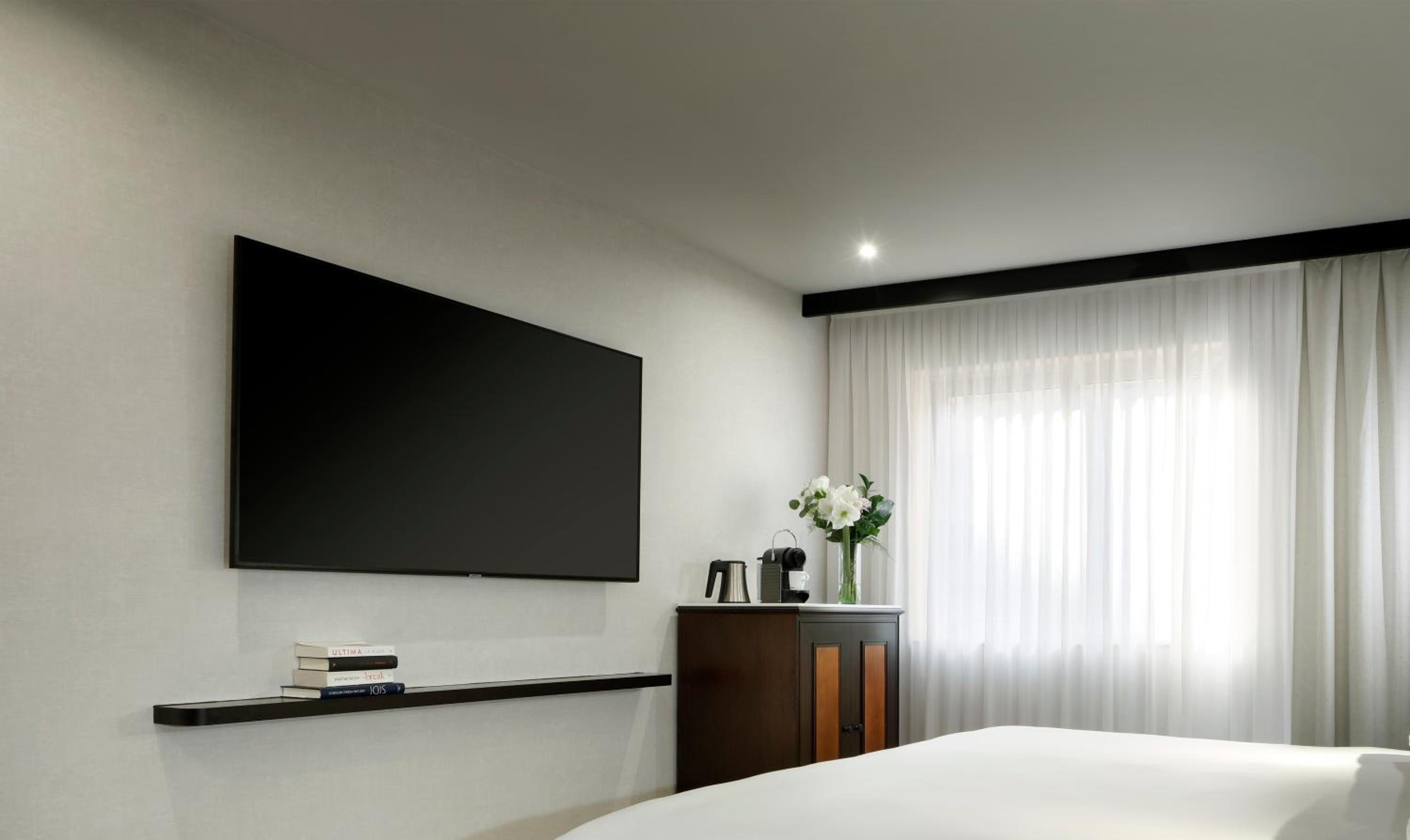 Regency Exclusive Suite with Club Access - Photo 2