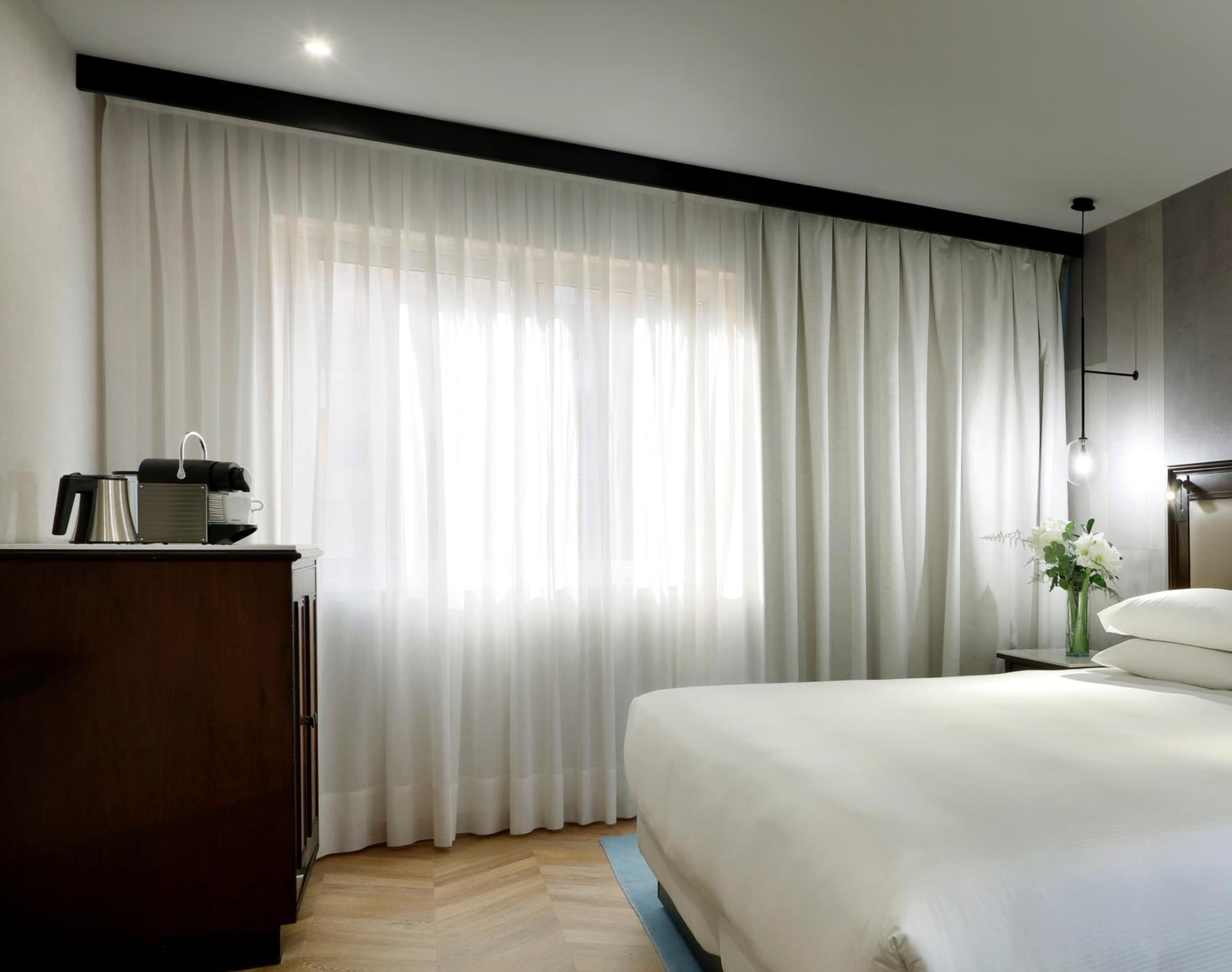 Regency Exclusive Suite with Club Access - Photo 5