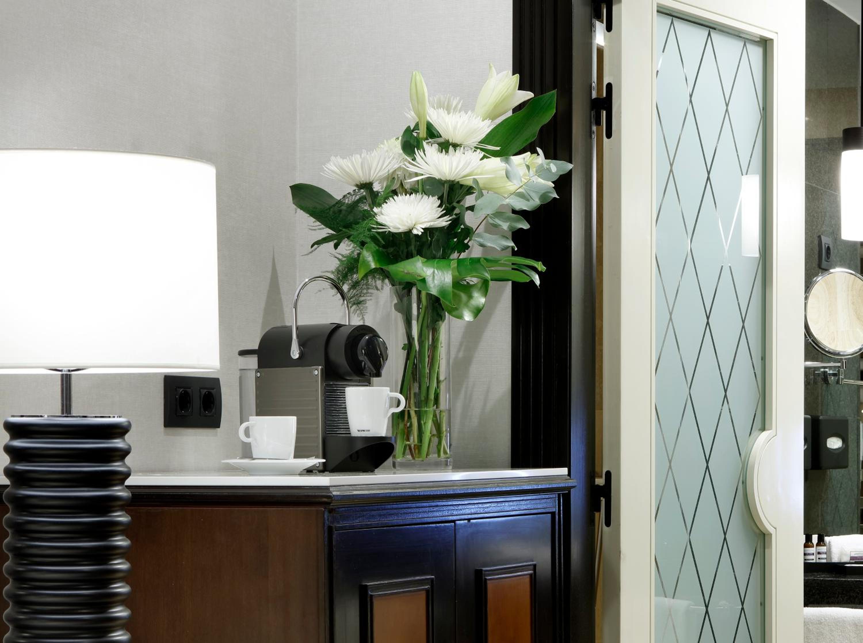 Regency Exclusive Suite with Club Access - Photo 4