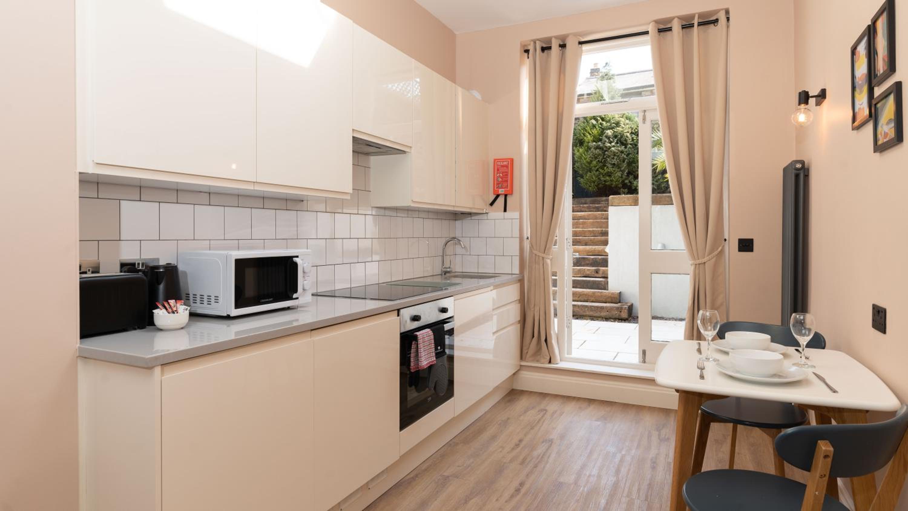 One-Bedroom Apartment with Garden photo 3