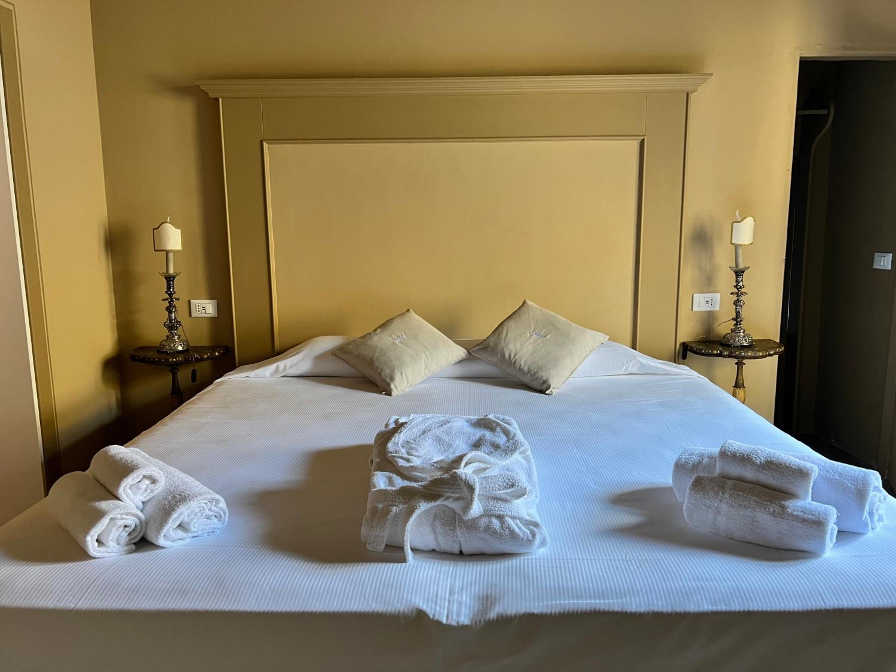 Deluxe King Room photo 3