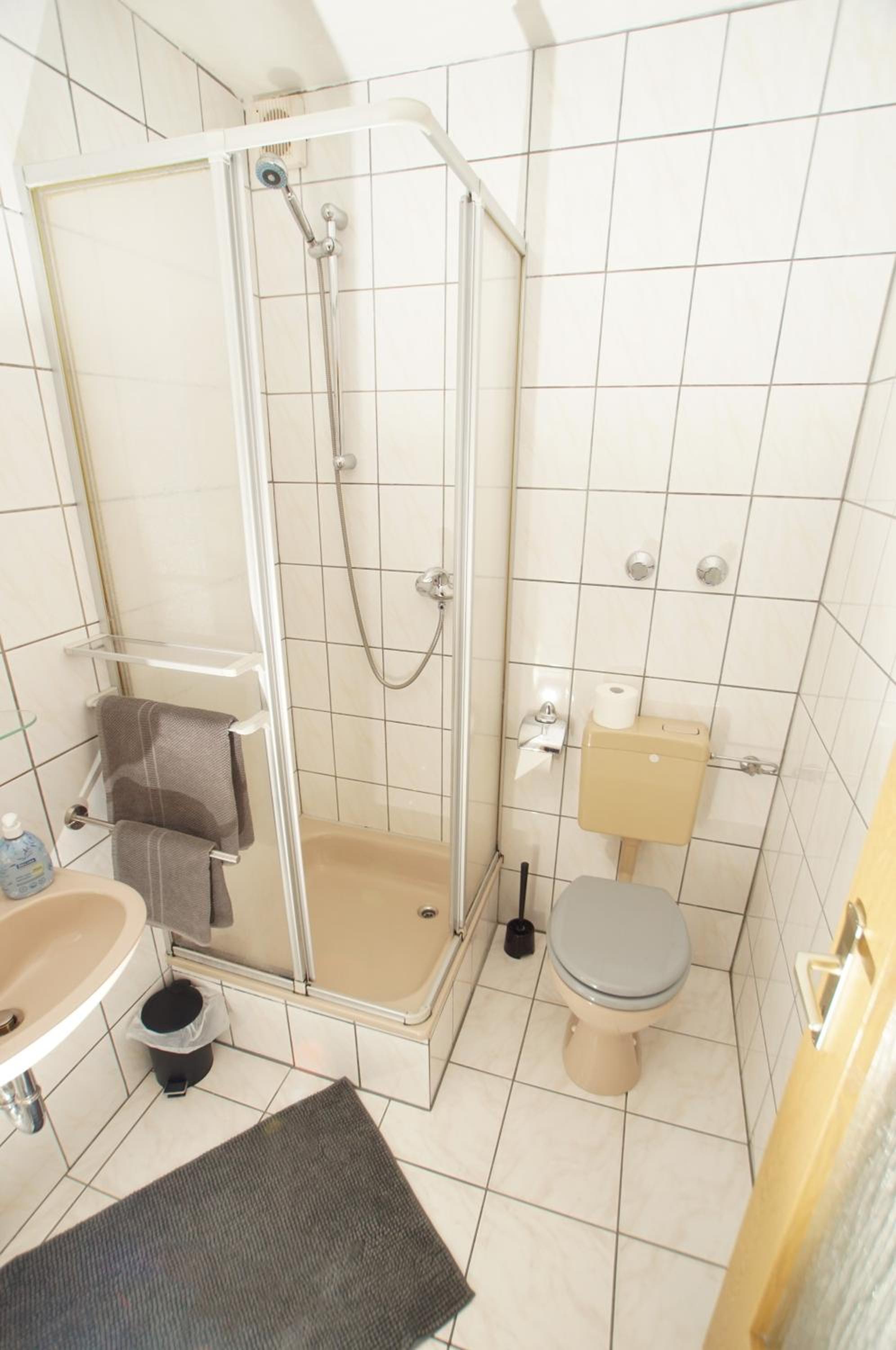 Single Room with Private Bathroom photo 3