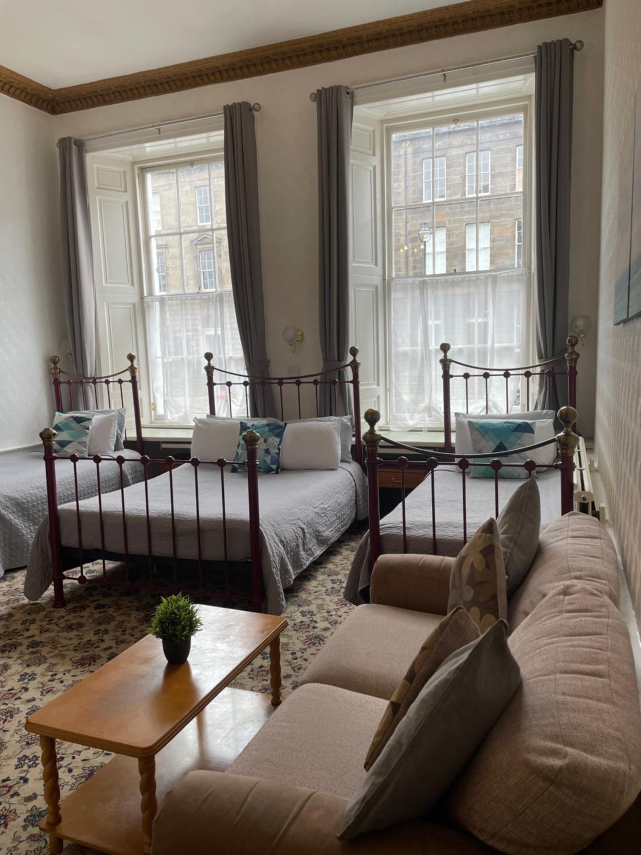 Family Room (5 Adults)