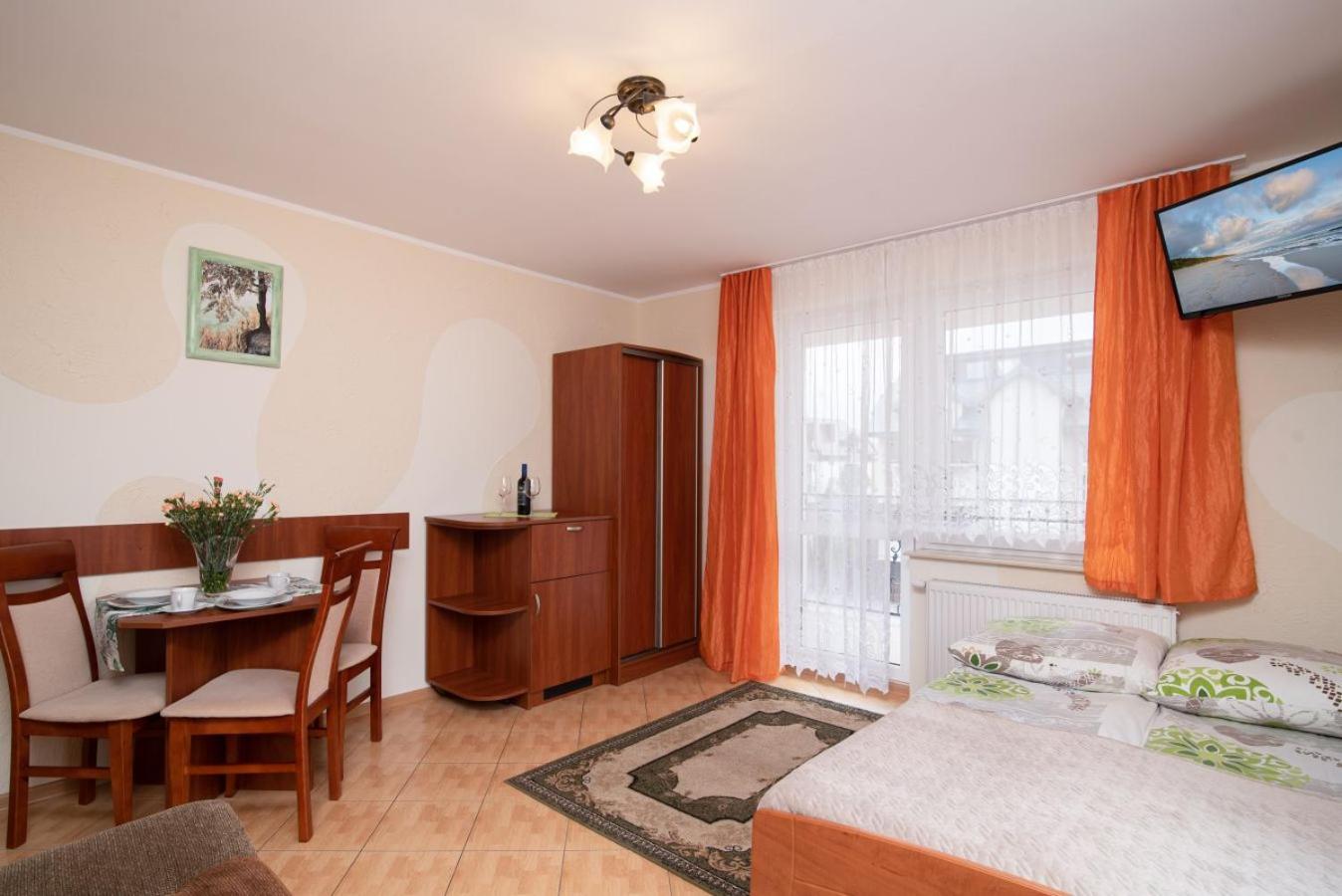 Family Room with Balcony photo 2