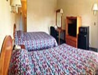 Queen Room with Two Queen Beds - Smoking photo 1