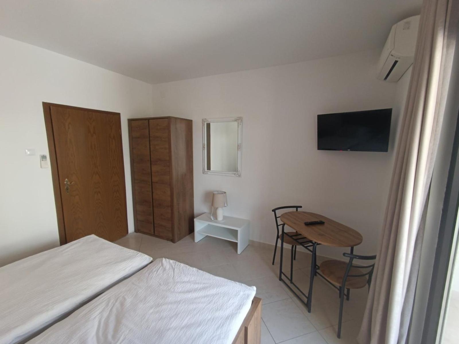 Double or Twin Room photo 1
