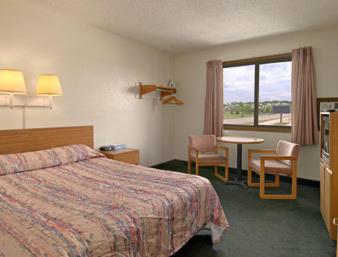 King Room - Mobility Access/Non-Smoking - Photo 1