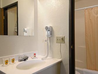 King Room - Non-Smoking - Photo 2