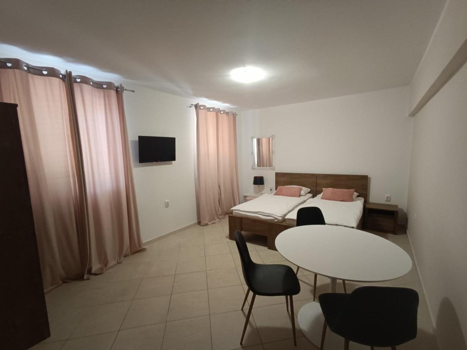 Double or Twin Room photo 3
