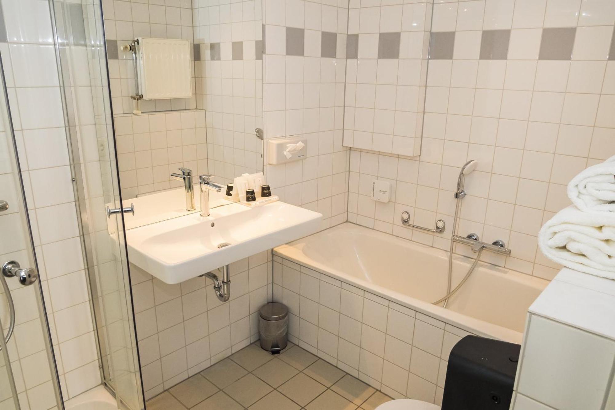 Royal Junior Suite with Two Single Beds photo 3