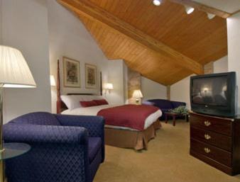 King Suite - Non-Smoking photo 3