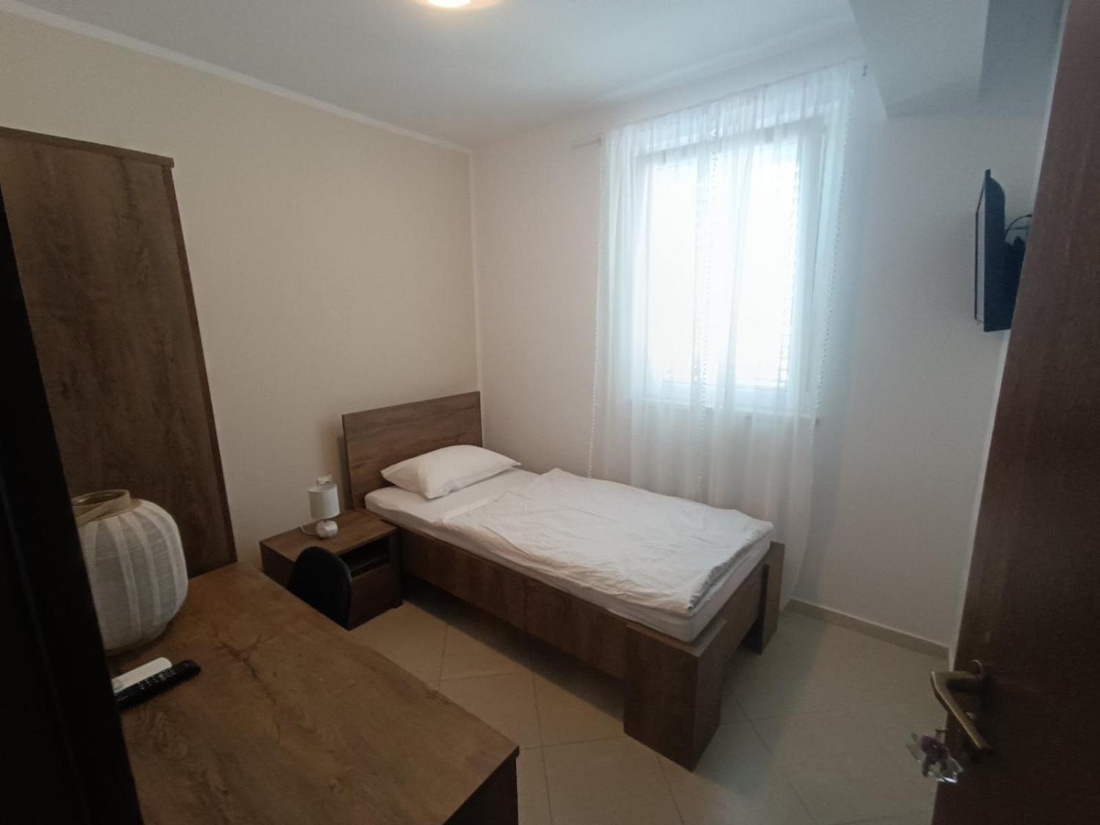 Single Room photo 2