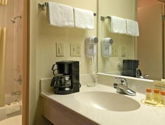Queen Room with Two Queen Beds - Smoking - Photo 6