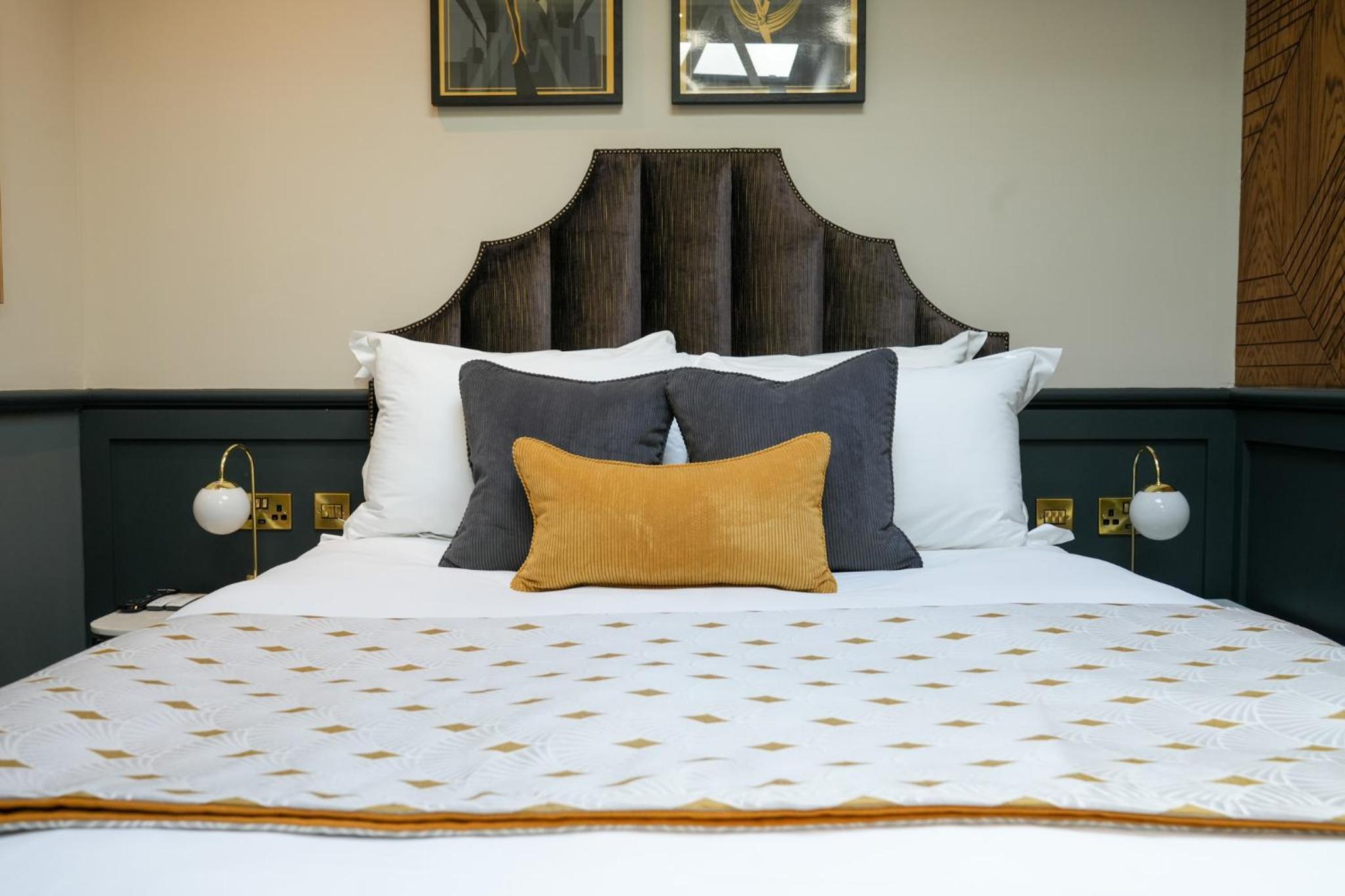 Deluxe King Room photo 1