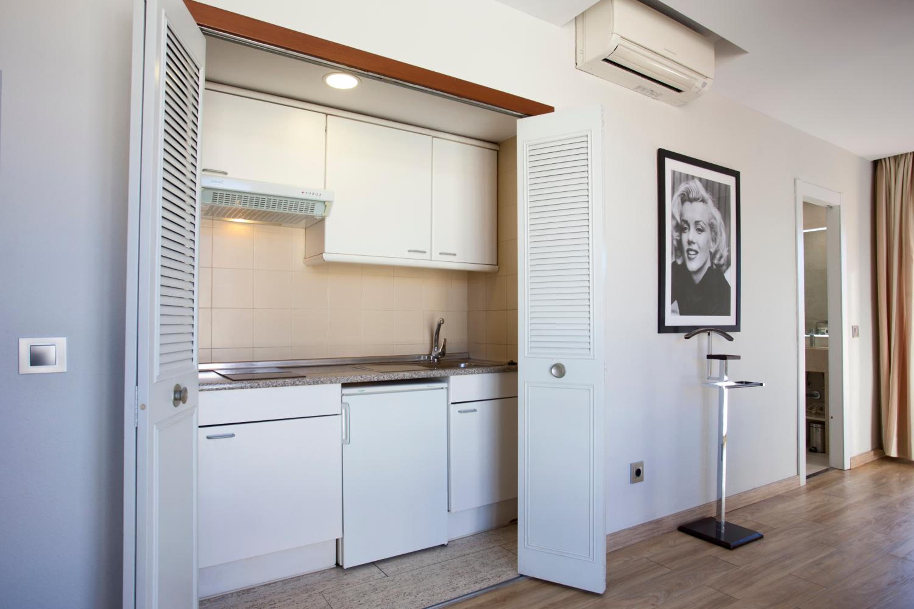 Studio (2 Adults) - Photo 17