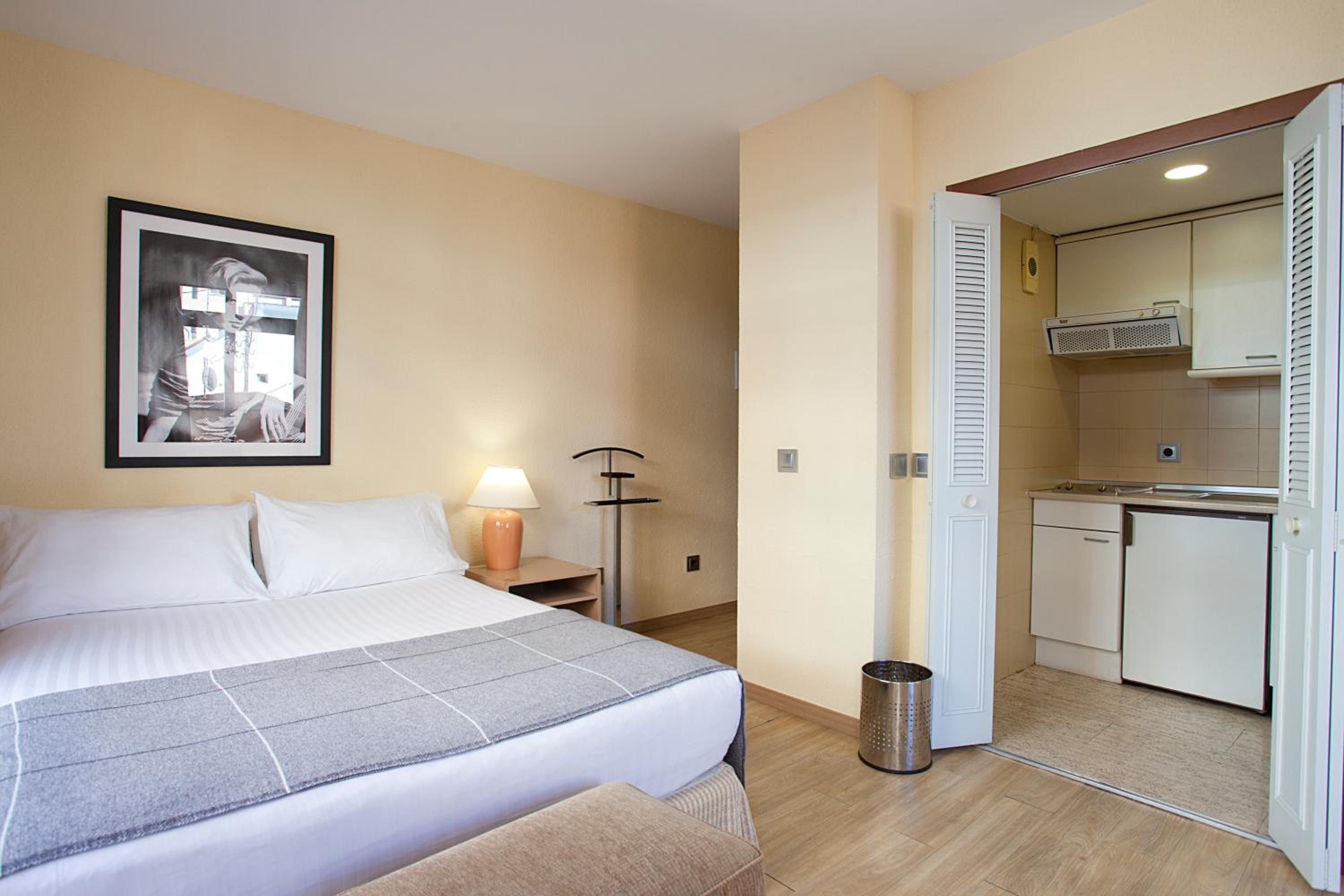 Studio (2 Adults)