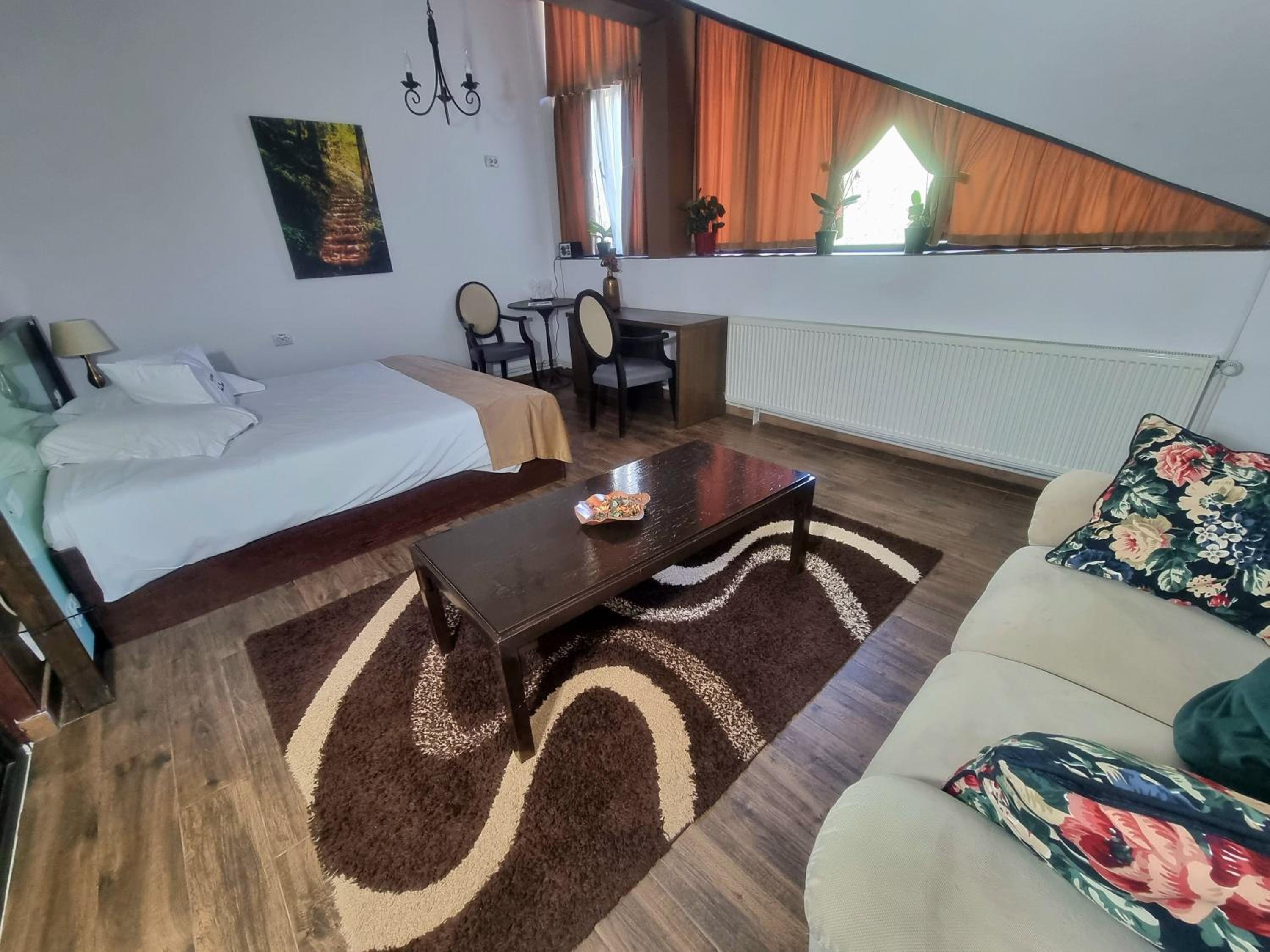 Suite with Balcony - Photo 4