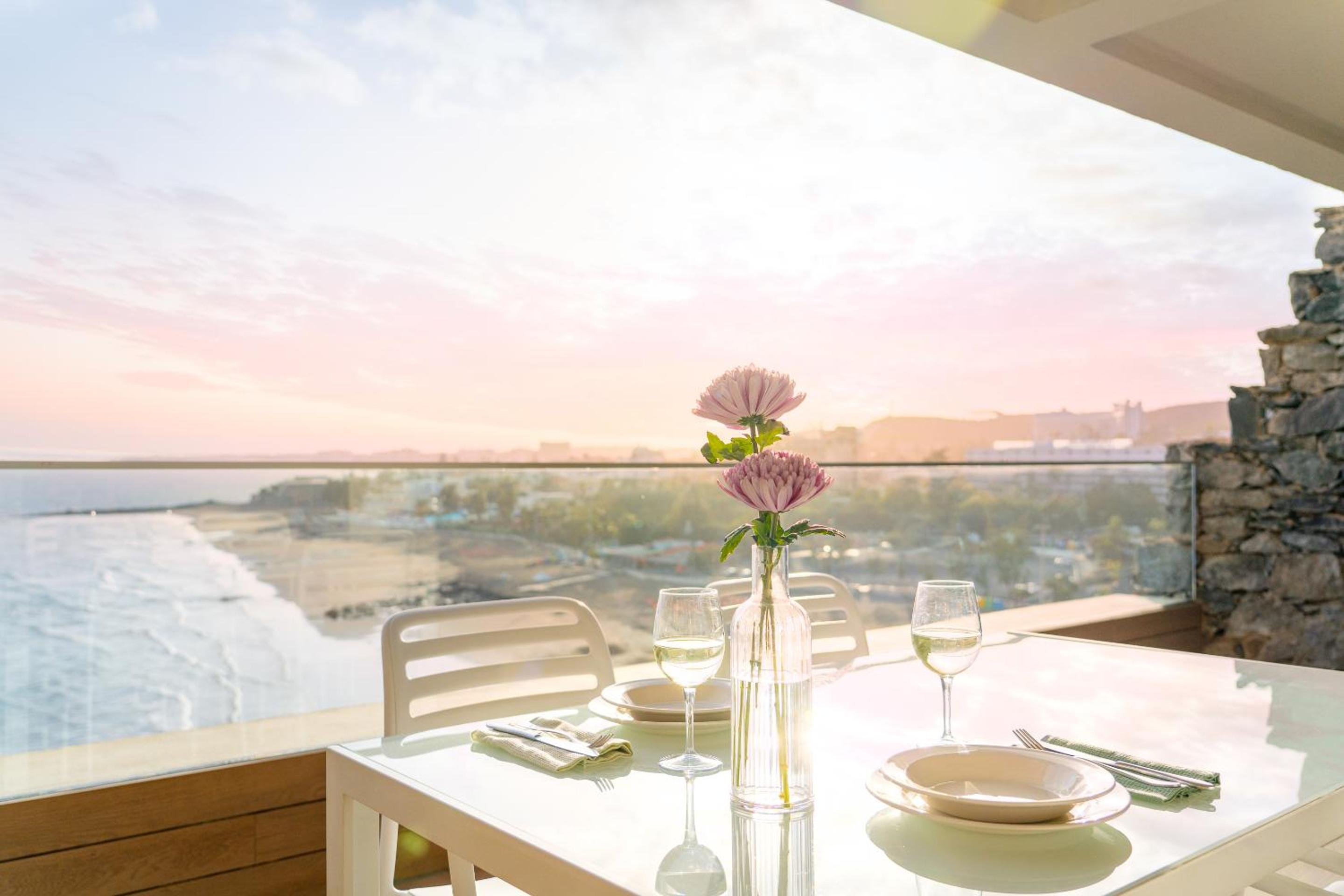 One-Bedroom Apartment with Sea View photo 2