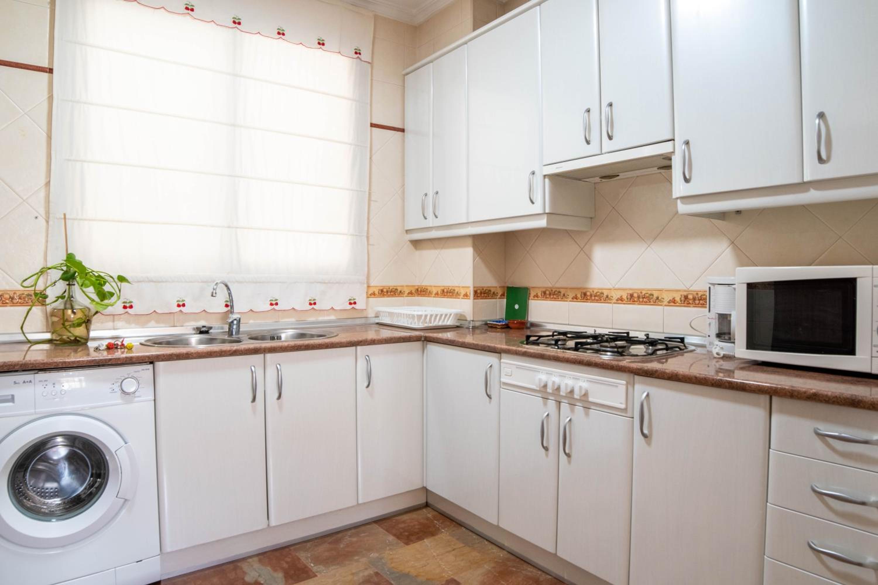 Standard Two-Bedroom Apartment without Chimney photo 3