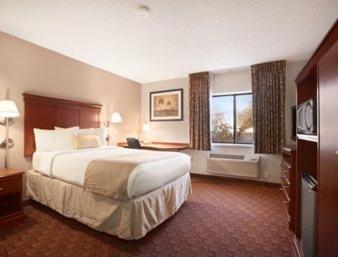 1 Full Size Bed, Mobility Accessible Room, Non-Smoking - Photo 1