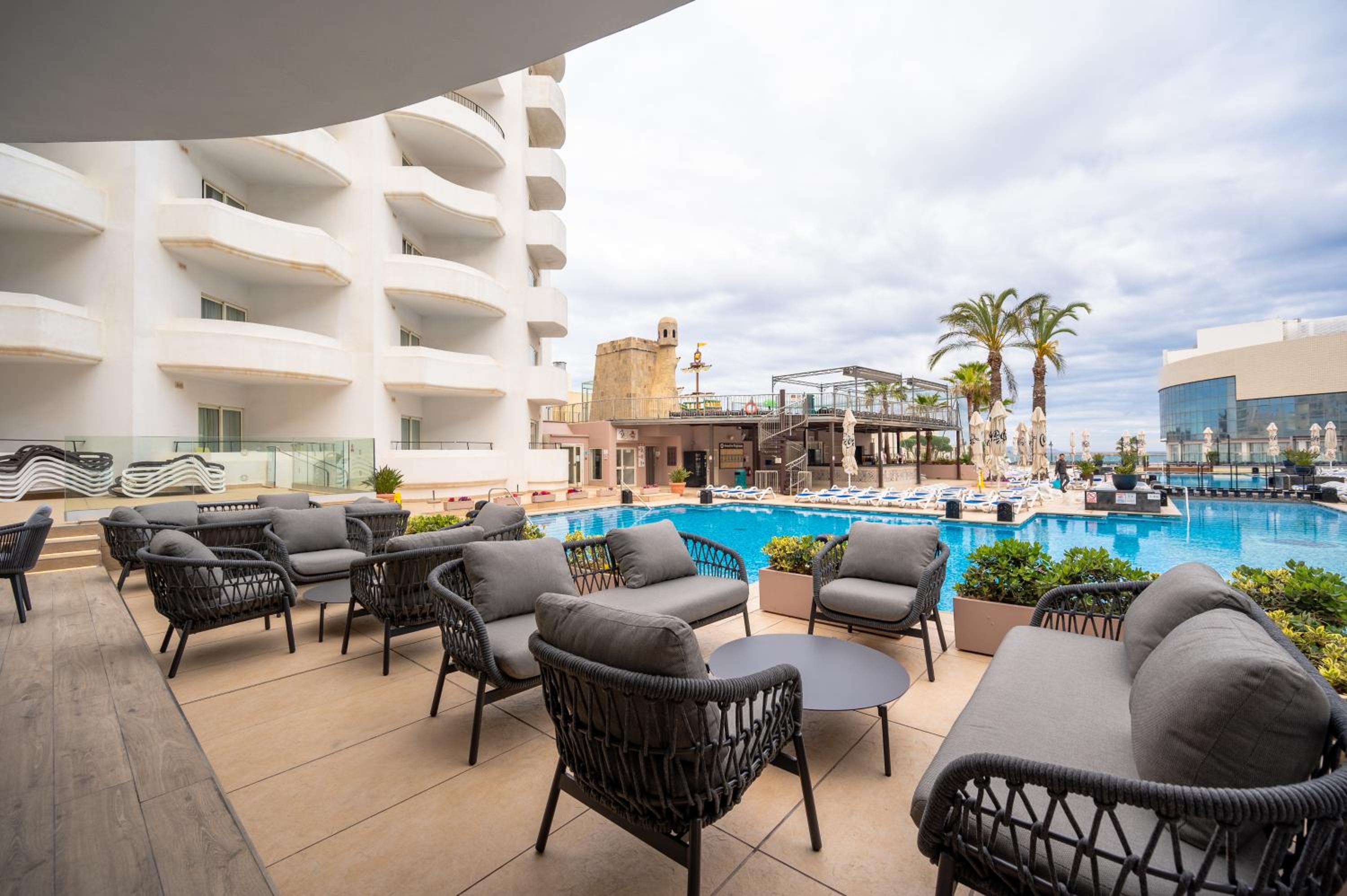 Balcony & Terrace