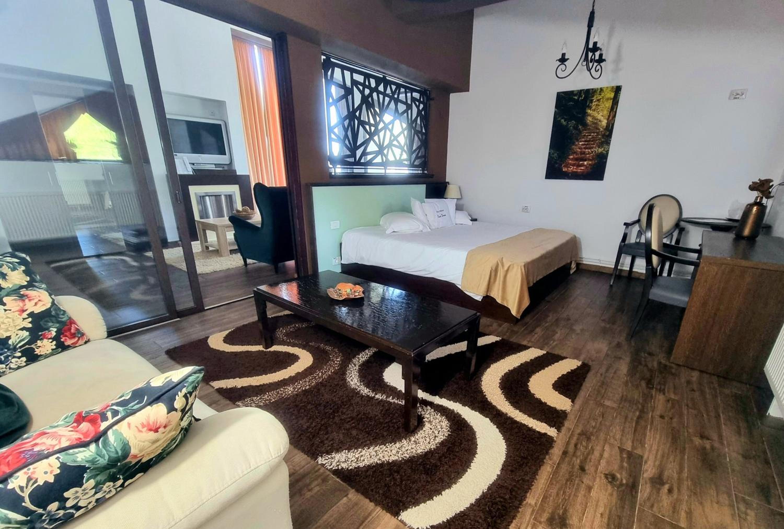 Suite with Balcony - Photo 2