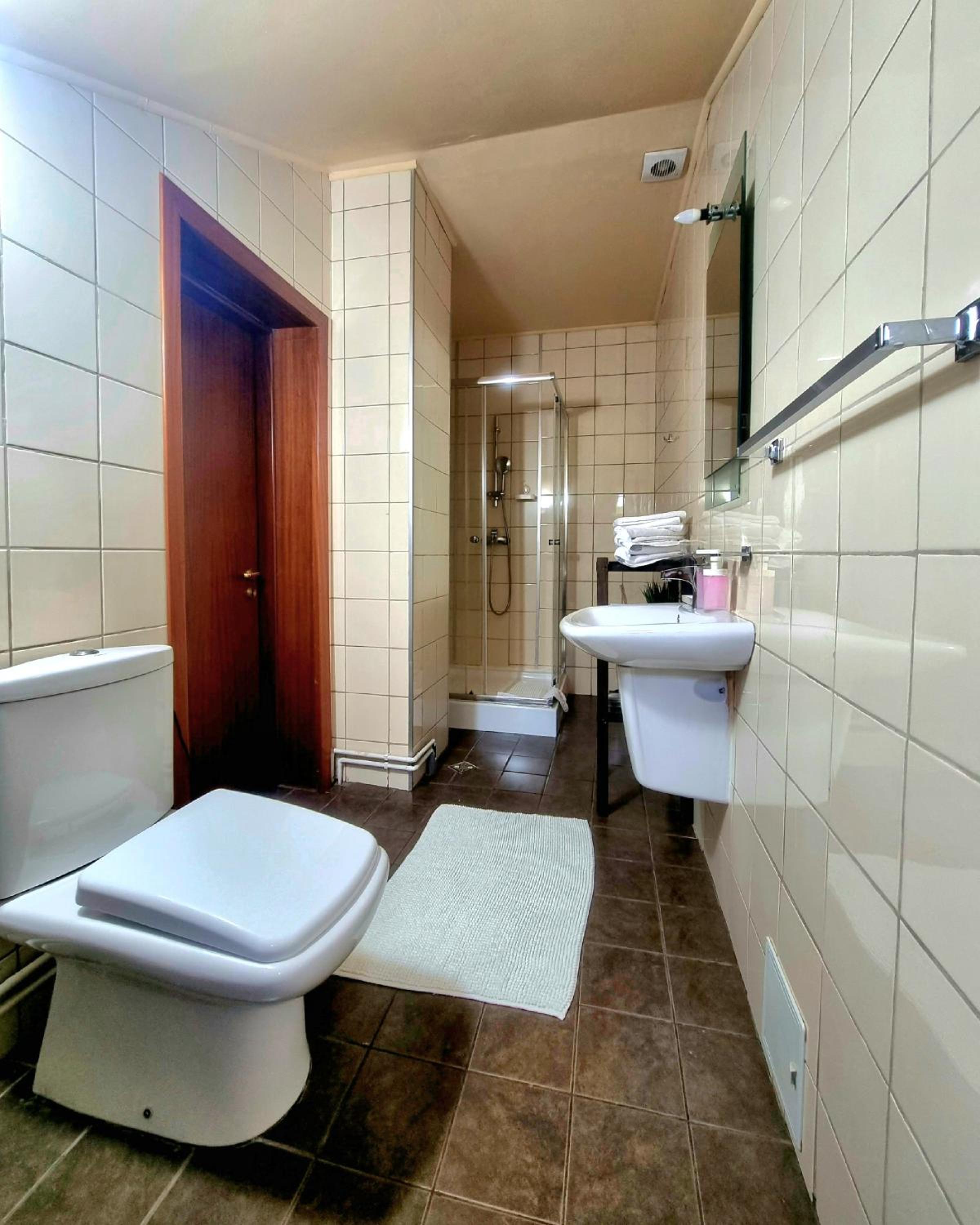 Superior Family Room - Photo 4