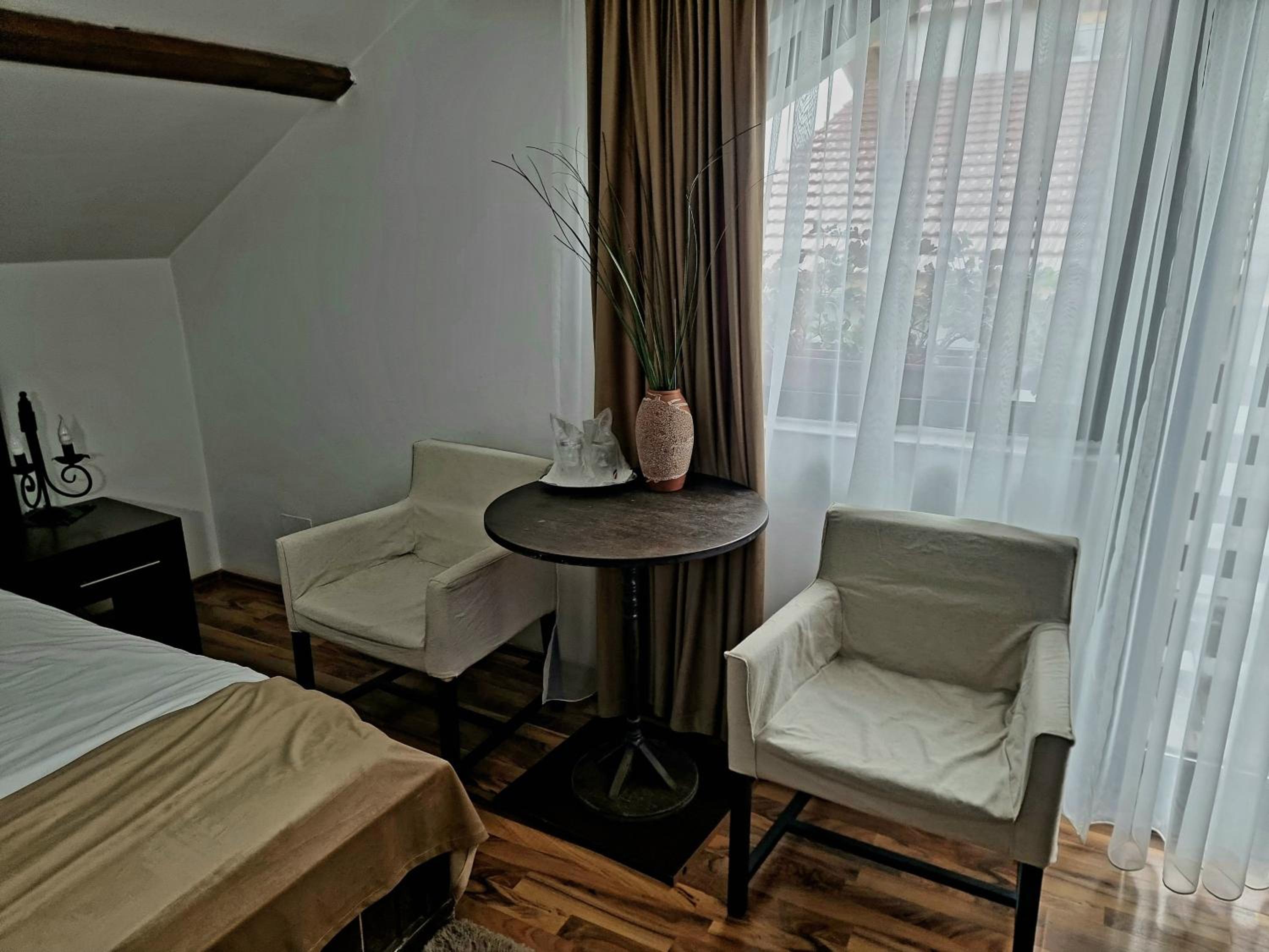 King Room with Balcony - Photo 2