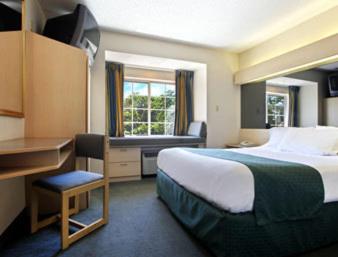 Queen Room - Disability Access- Non-Smoking - Photo 3